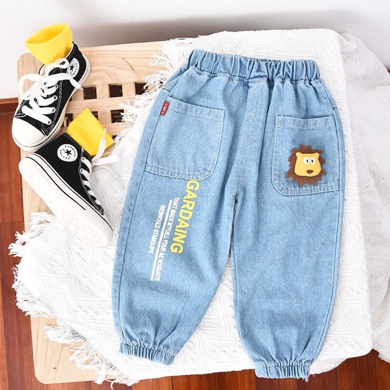 Boy's / Girl's Cotton Elastane Full Length Washed Denim Jeans With Text Print And Lion Patch Work